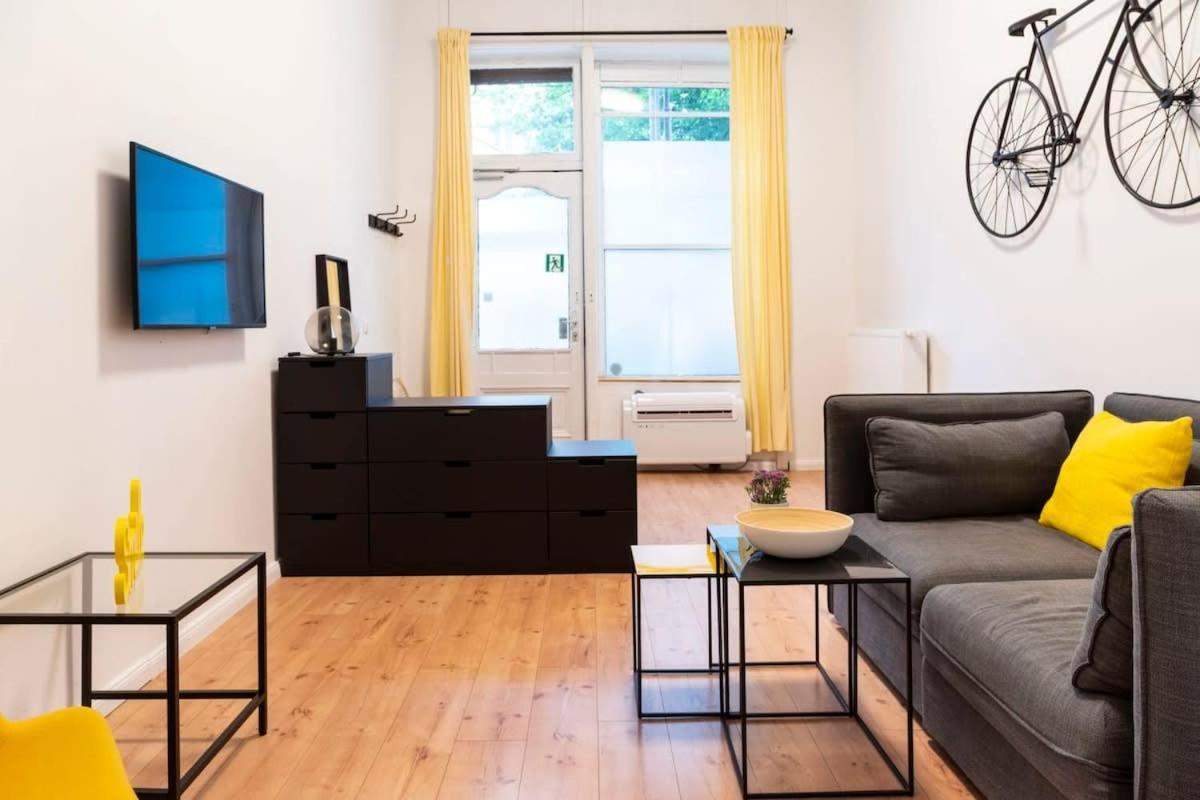 Spacious Two Br Plus Ac Plus Selfcheckin เบอร์ลิน ภายนอก รูปภาพ