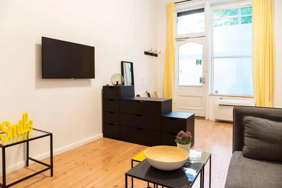 Spacious Two Br Plus Ac Plus Selfcheckin เบอร์ลิน ภายนอก รูปภาพ